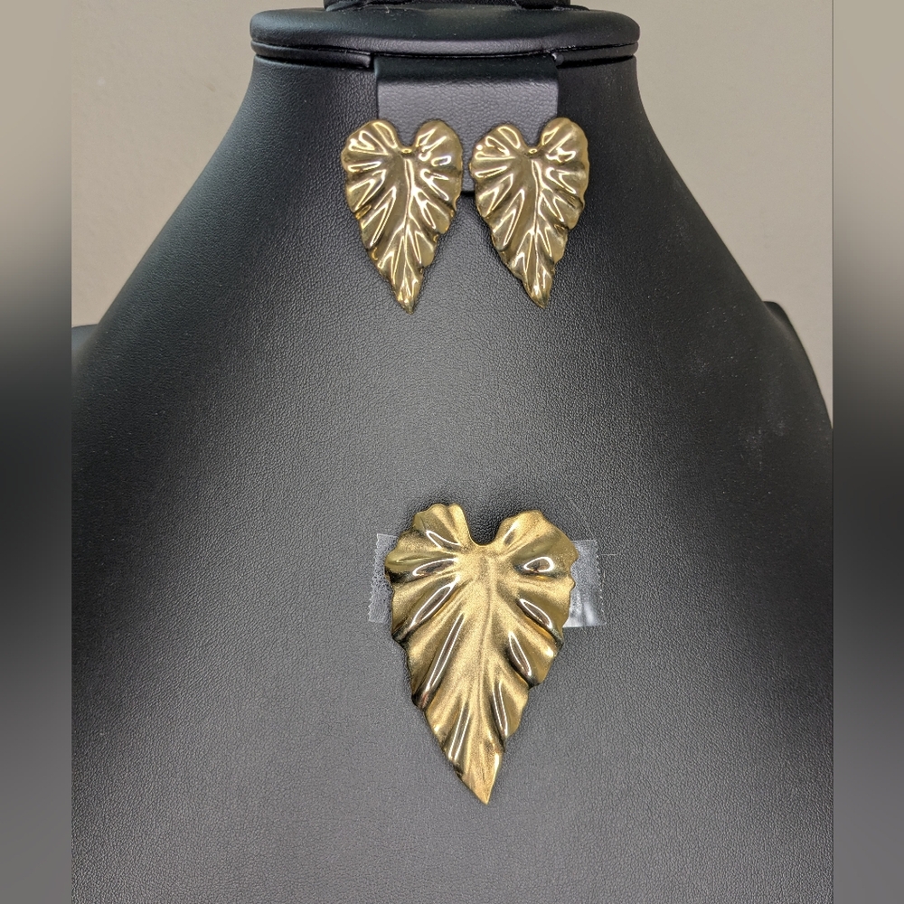 Vintage Leaf Shaped Earrings and Brooch Set Gold-tone Metal